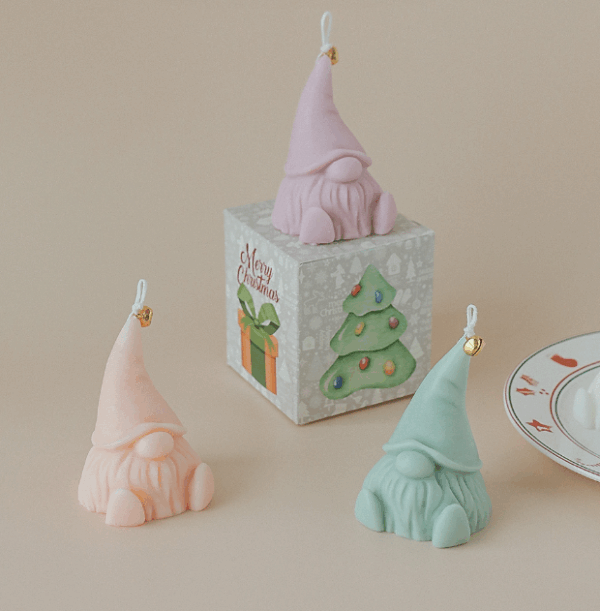 Limited Edition Santa Claus Shaped Scented Candle – Festive Holiday Winter Aromatherapy Décor, Christmas Fragrance Gift for Home & Seasonal Ambiance - Image 2